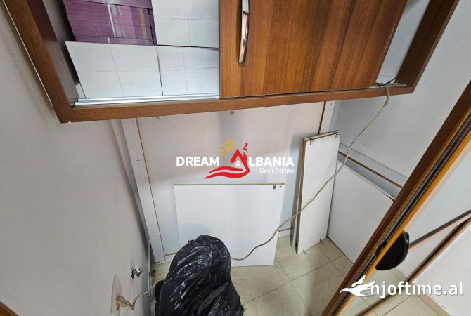 Jepet ambjent Zyre 2+1 me qera prane Raiffeisen Bank – 21 Dhjetori (ID 42611223)