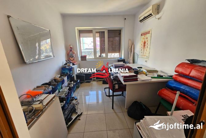Ambient biznesi me qera 3+1 ne Tirane - 700 Euro