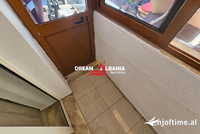 Jepet ambjent Zyre 2+1 me qera prane Raiffeisen Bank – 21 Dhjetori (ID 42611223)