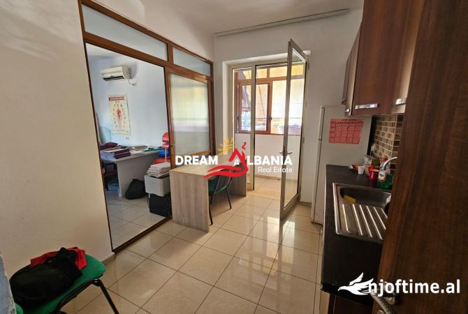 Ambient biznesi me qera 3+1 ne Tirane - 700 Euro
