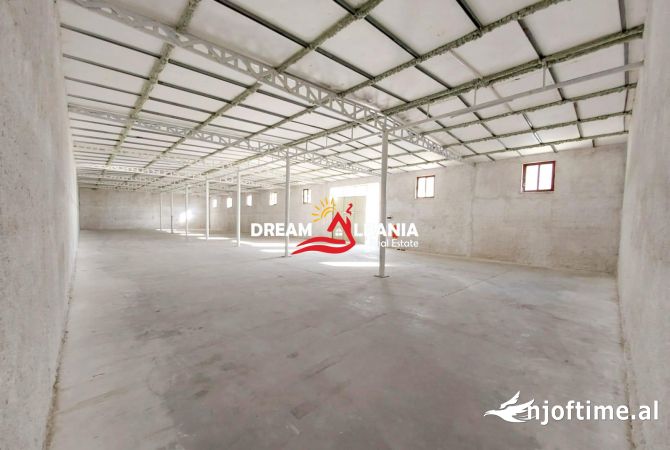 Ambient biznesi me qera 4+1 ne Tirane - 1,400 Euro