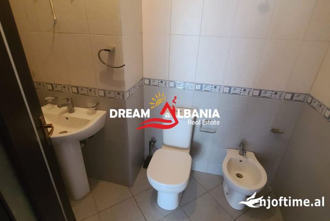 Shtepi ne shitje Apartament ne Tirane, 3+1, Mobilimi Bosh, pa mobiluar, Pagesa 170,000  Euro.