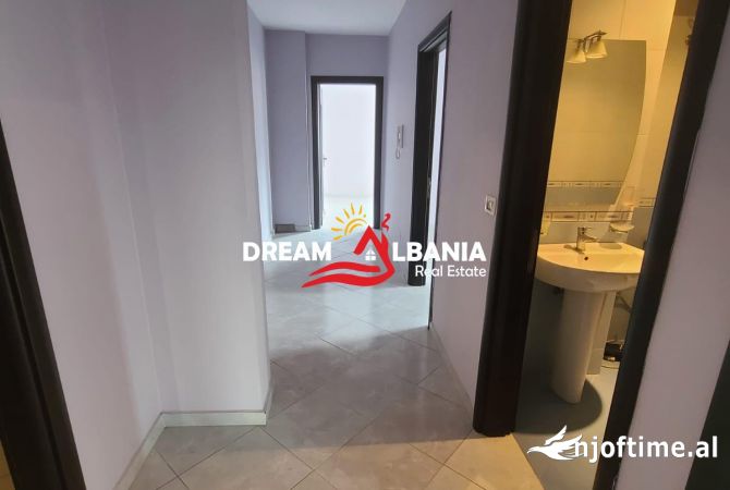 Shtepi ne shitje Apartament ne Tirane, 3+1, Mobilimi Bosh, pa mobiluar, Pagesa 170,000  Euro.