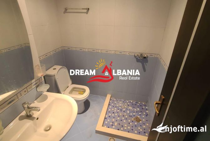 Shtepi ne shitje Apartament ne Tirane, 3+1, Mobilimi Bosh, pa mobiluar, Pagesa 170,000  Euro.