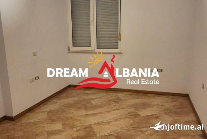 Ambient biznesi me qera 3+1 ne Tirane - 1,000 Euro