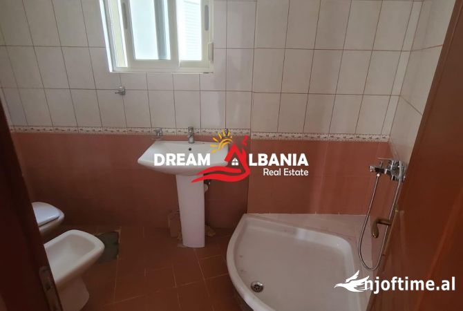 Shtepi ne shitje Apartament ne Tirane, 1+1, Mobilimi Bosh, pa mobiluar, Pagesa 103,000  Euro.