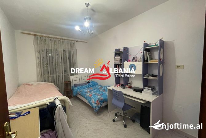 Shtepi ne shitje Apartament ne Tirane, 2+1, Mobilimi E mobiluar, Pagesa 135,000  Euro.