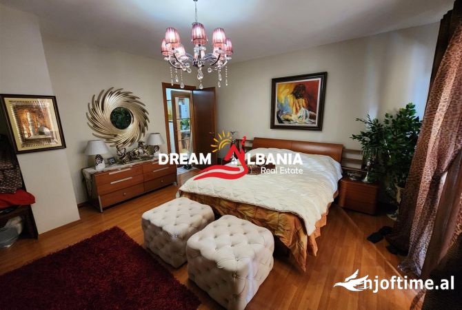 Shtepi ne shitje Apartament ne Tirane, 2+1, Mobilimi E mobiluar, Pagesa 288,000  Euro.