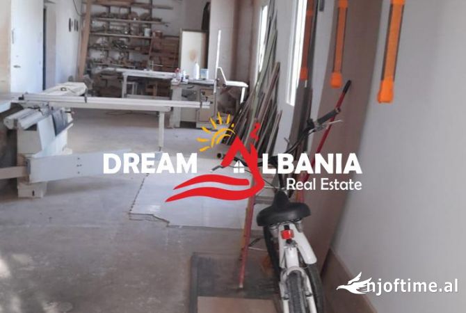 Ambient biznesi me qera 4+1 ne Tirane - 1,000 Euro