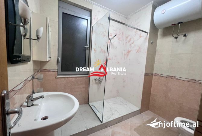 Shtepi me qera Apartament ne Tirane, 3+1, Mobilimi E mobiluar, Pagesa 900  Euro.