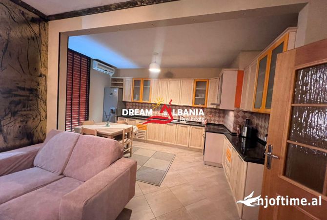 Shtepi me qera Apartament ne Tirane, 3+1, Mobilimi E mobiluar, Pagesa 900  Euro.
