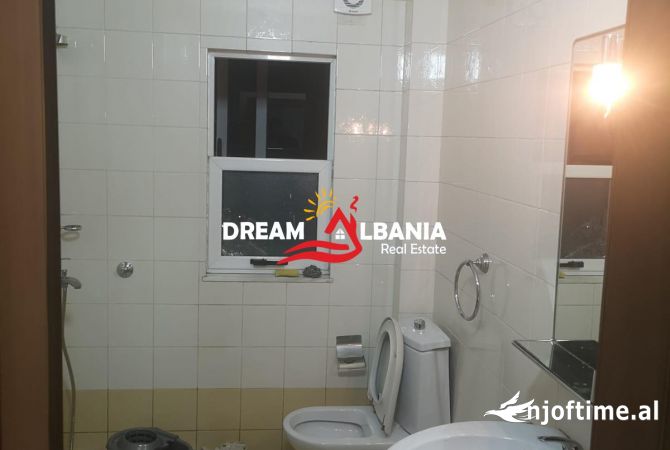 Shtepi ne shitje Apartament ne Tirane, 3+1, Mobilimi Pjeserisht e mobiluar, Pagesa 150,000  Euro.
