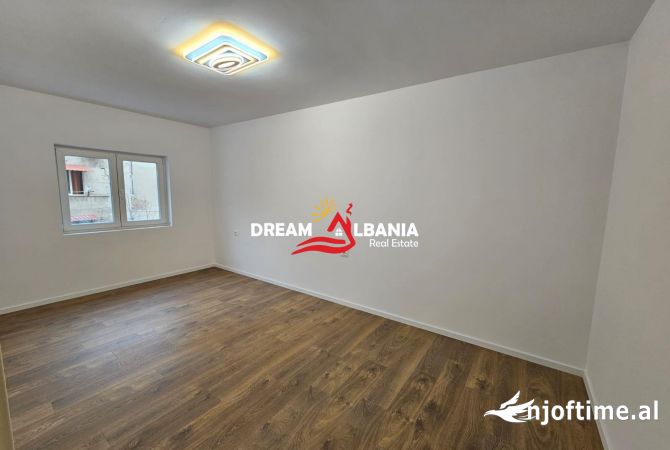 Shtepi me qera Apartament ne Tirane, 2+1, Mobilimi Bosh, pa mobiluar, Pagesa 45,000  Leke.
