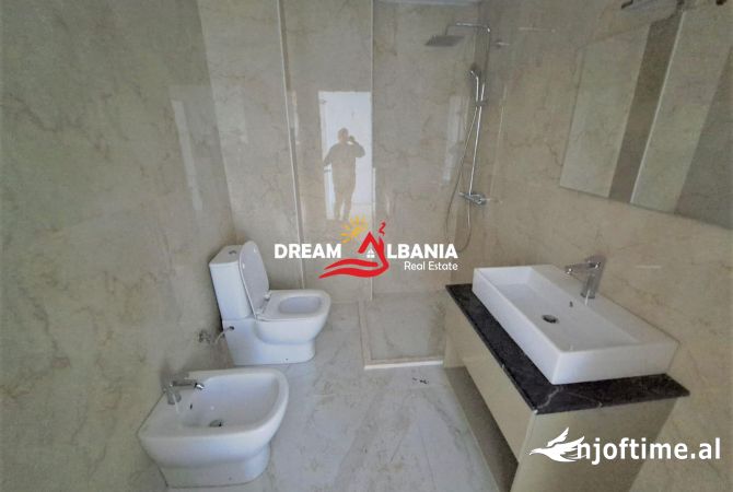 Shtepi ne shitje Apartament ne Tirane, 3+1, Mobilimi E mobiluar, Pagesa 330,000  Euro.