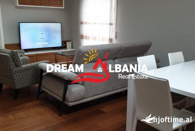 Shtepi ne shitje Apartament ne Tirane, 3+1, Mobilimi E mobiluar, Pagesa 350,000  Euro.