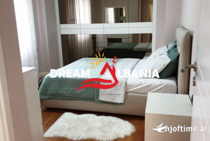Shtepi ne shitje Apartament ne Tirane, 3+1, Mobilimi E mobiluar, Pagesa 350,000  Euro.