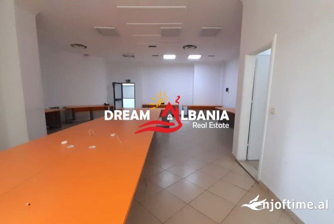 Ambient biznesi me qera 3+1 ne Tirane - 1,700 Euro