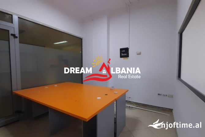 Ambjent per zyra me qera tek Rruga e Kavajes, prane Globe (ID 42611104)