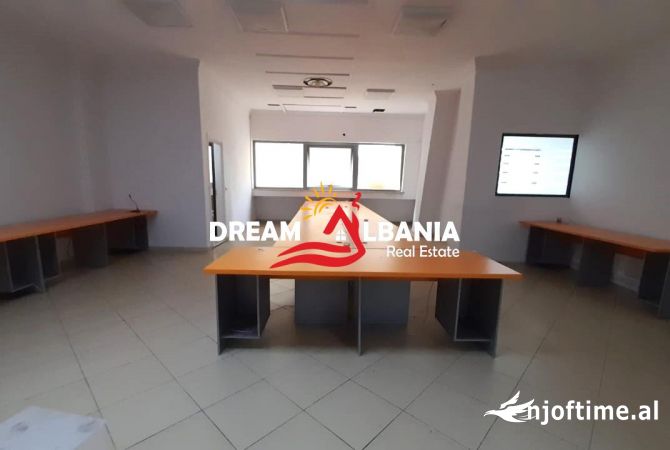 Ambient biznesi me qera 3+1 ne Tirane - 1,700 Euro
