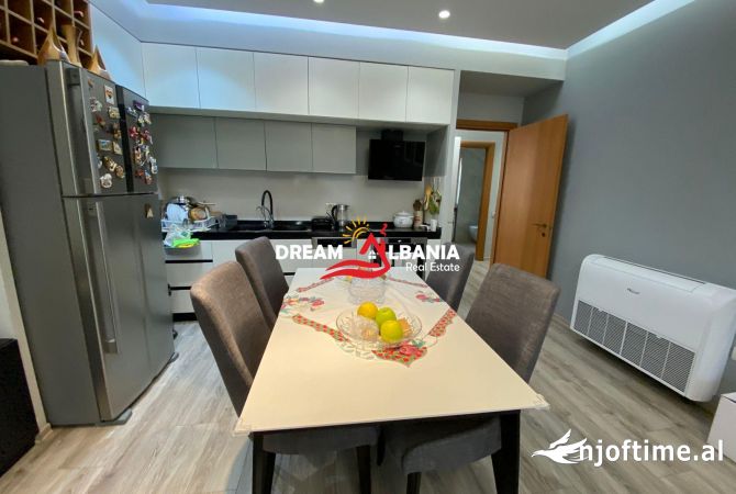 Shtepi me qera Apartament ne Tirane, 3+1, Mobilimi E mobiluar, Pagesa 1,000  Euro.