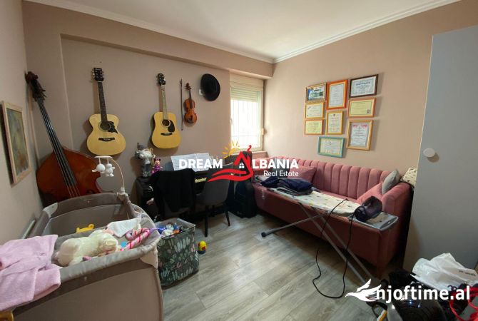Shtepi me qera Apartament ne Tirane, 3+1, Mobilimi E mobiluar, Pagesa 1,000  Euro.