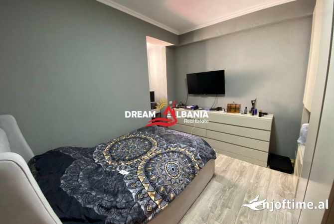 Shtepi me qera Apartament ne Tirane, 3+1, Mobilimi E mobiluar, Pagesa 1,000  Euro.