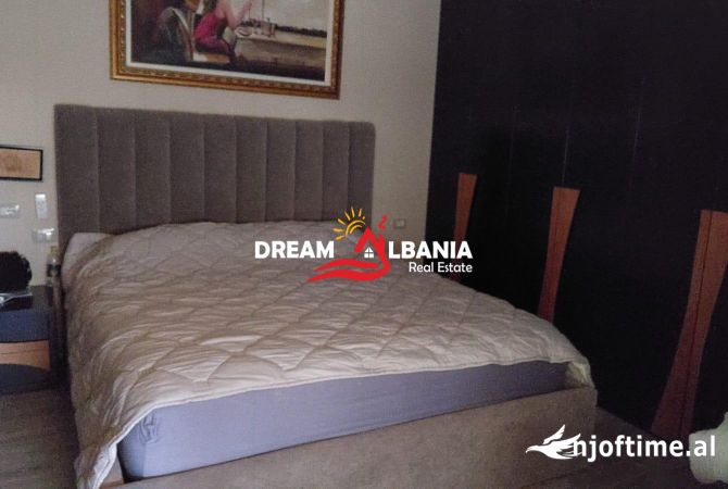 Shtepi me qera Apartament ne Tirane, 3+1, Mobilimi E mobiluar, Pagesa 1,000  Euro.