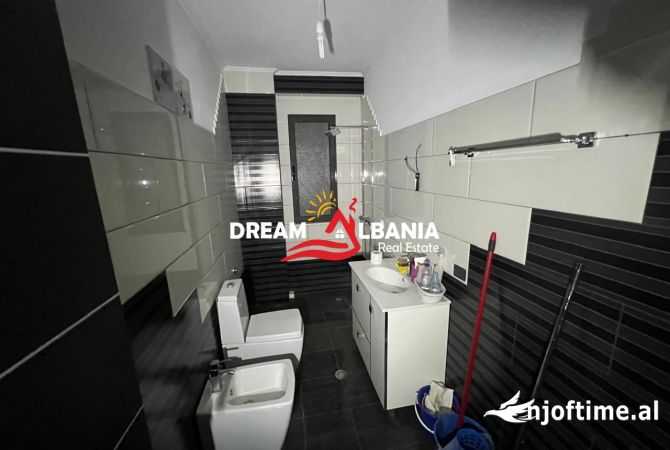 Shtepi ne shitje Apartament ne Tirane, 1+1, Mobilimi Pjeserisht e mobiluar, Pagesa 105,000  Euro.