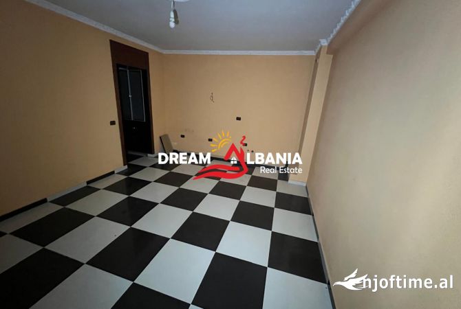 Shtepi ne shitje Apartament ne Tirane, 1+1, Mobilimi Pjeserisht e mobiluar, Pagesa 105,000  Euro.