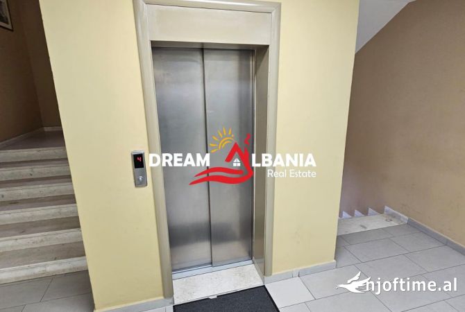 Ambjent me Qera ne qender te Shkodres (ID 42611237)