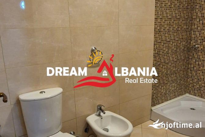 Ambjent per zyra me qera te Ish-Expozita prane Gjykates se Rrethit Gjyqesor (ID 42611234).