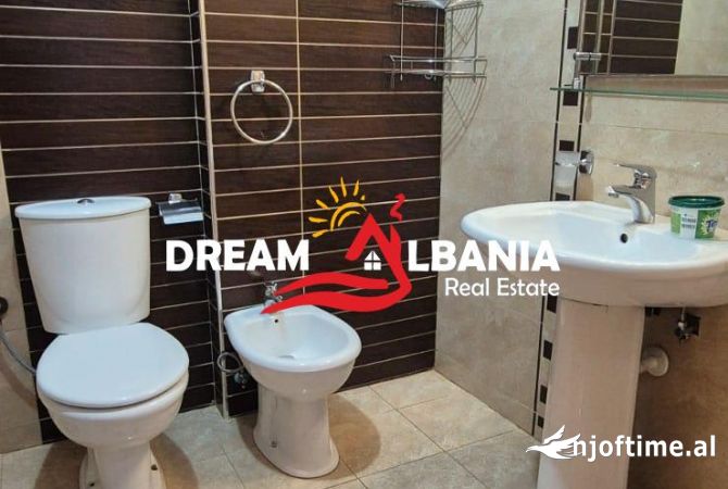 Ambient biznesi me qera 3+1 ne Tirane - 1,200 Euro