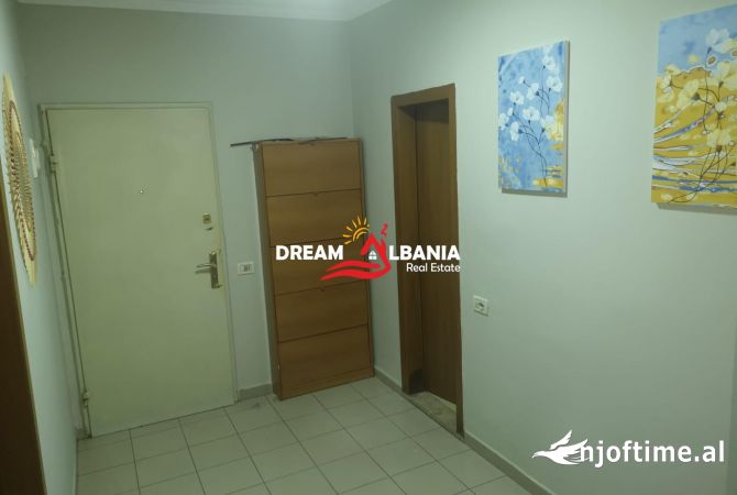Shtepi ne shitje Apartament ne Tirane, 3+1, Mobilimi E mobiluar, Pagesa 150,000  Euro.
