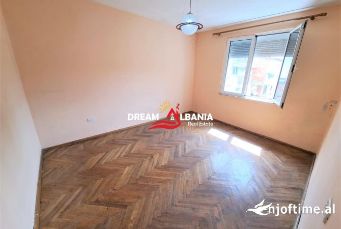 Shtepi ne shitje Apartament ne Tirane, 2+1, Mobilimi Bosh, pa mobiluar, Pagesa 154,000  Euro.