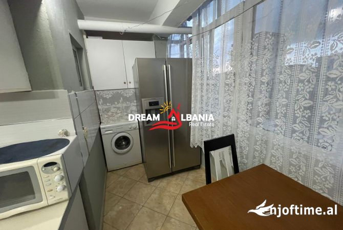 Shtepi me qera Apartament ne Tirane, 2+1, Mobilimi E mobiluar, Pagesa 500  Euro.