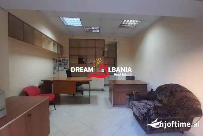 Ambient biznesi me qera 3+1 ne Tirane - 400 Euro
