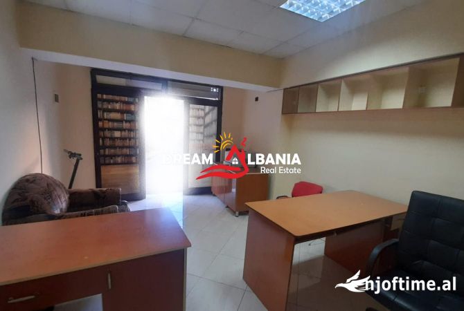 Ambient biznesi me qera 3+1 ne Tirane - 400 Euro