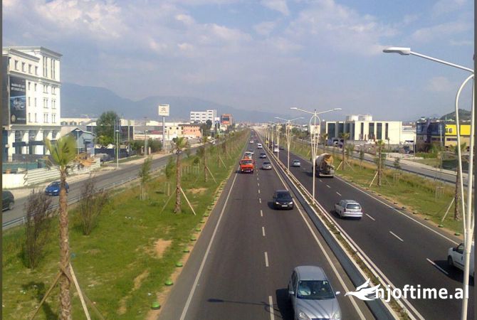 Truall ose Toke  ne Tirane - 310,000 Euro