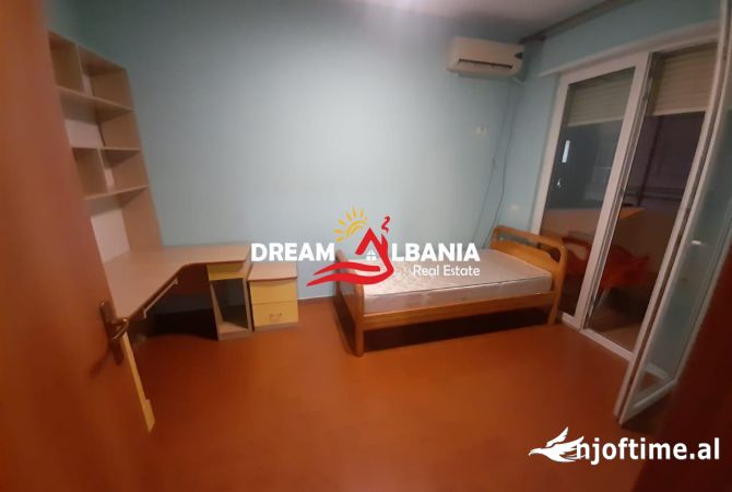 Shtepi ne shitje Apartament ne Tirane, 2+1, Mobilimi Pjeserisht e mobiluar, Pagesa 210,600  Euro.