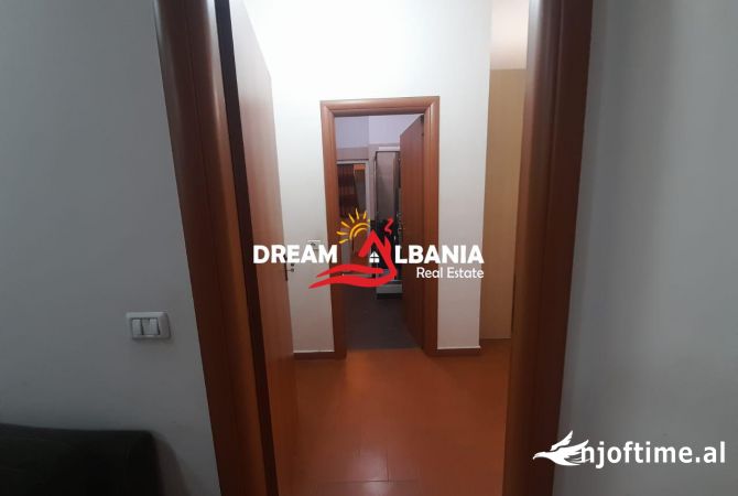 Shtepi ne shitje Apartament ne Tirane, 2+1, Mobilimi Pjeserisht e mobiluar, Pagesa 210,600  Euro.
