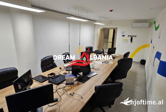 Ambient Komercial/Zyre ne Shitje ne qender te Shkodres (ID 4161094)