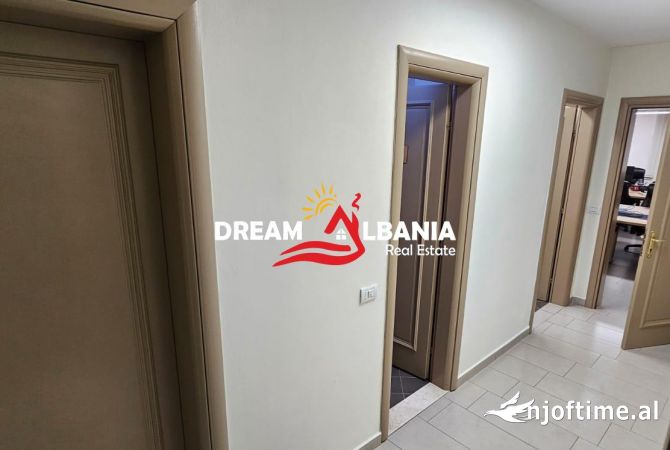 Ambient Komercial/Zyre ne Shitje ne qender te Shkodres (ID 4161094)