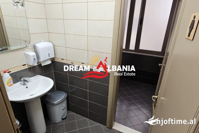Ambient Komercial/Zyre ne Shitje ne qender te Shkodres (ID 4161094)