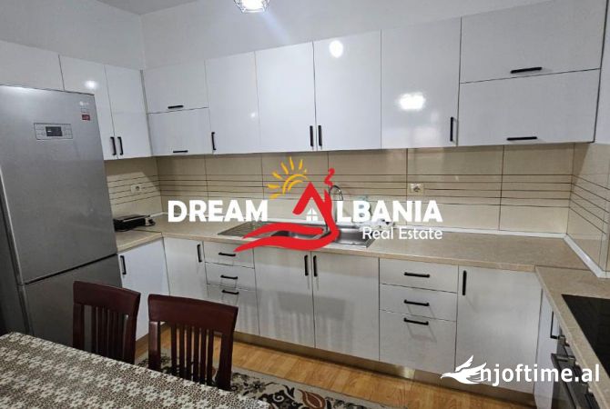 Shtepi me qera Apartament ne Tirane, 2+1, Mobilimi E mobiluar, Pagesa 50,000  Leke.
