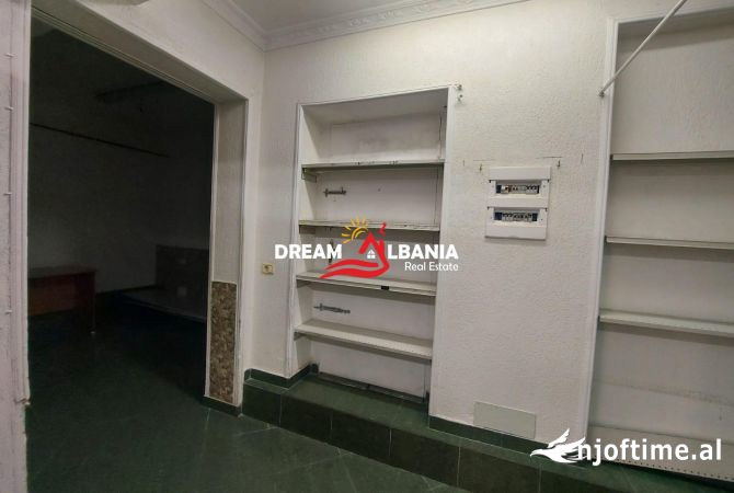 Ambient biznesi me qera 3+1 ne Tirane - 475 Euro