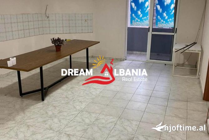Ambient biznesi me qera 3+1 ne Tirane - 500 Euro