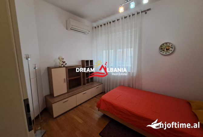 Shtepi me qera Apartament ne Tirane, 3+1, Mobilimi E mobiluar, Pagesa 1,600  Euro.