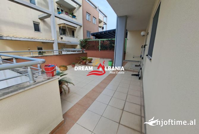 Shtepi me qera Apartament ne Tirane, 3+1, Mobilimi E mobiluar, Pagesa 1,600  Euro.