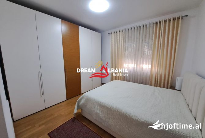 Shtepi me qera Apartament ne Tirane, 3+1, Mobilimi E mobiluar, Pagesa 1,600  Euro.