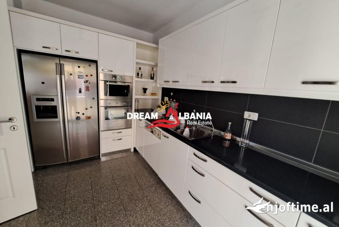 Shtepi me qera 3+1 ne Tirane - 1,600 Euro